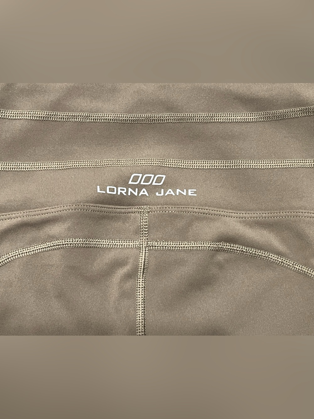 Lorna Jane Phone Pocket Ankle Biter Leggings in Olive Green • Medium - Picture 6 of 8